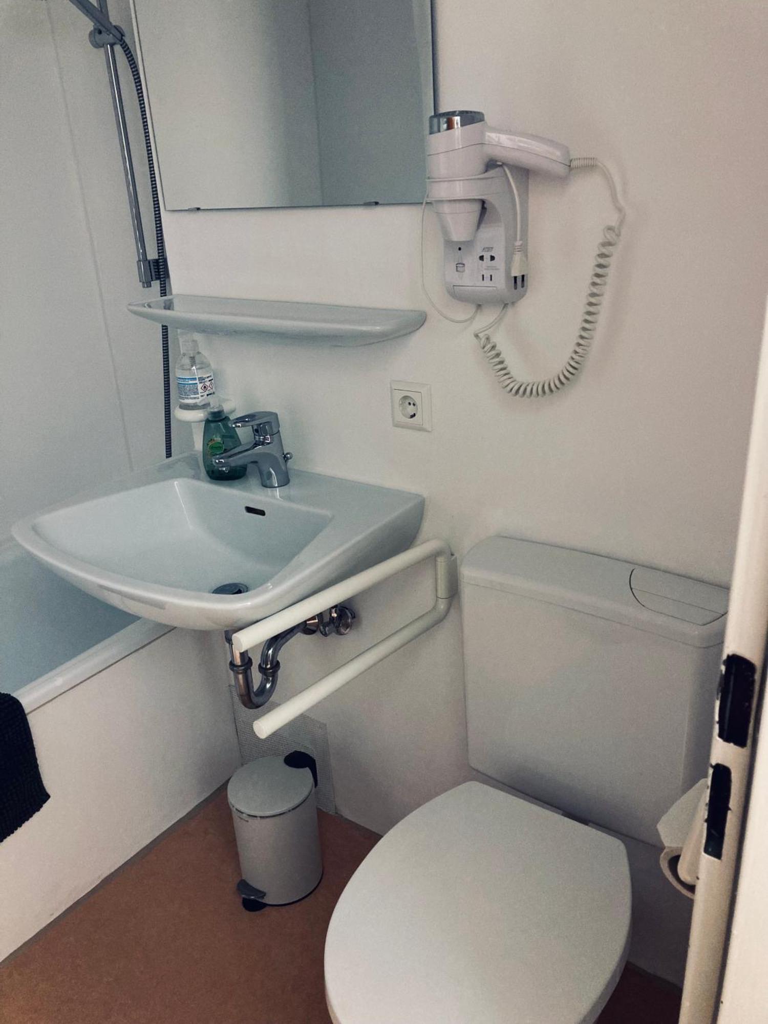 Free Apartment - Ermstal 巴特乌拉赫 外观 照片
