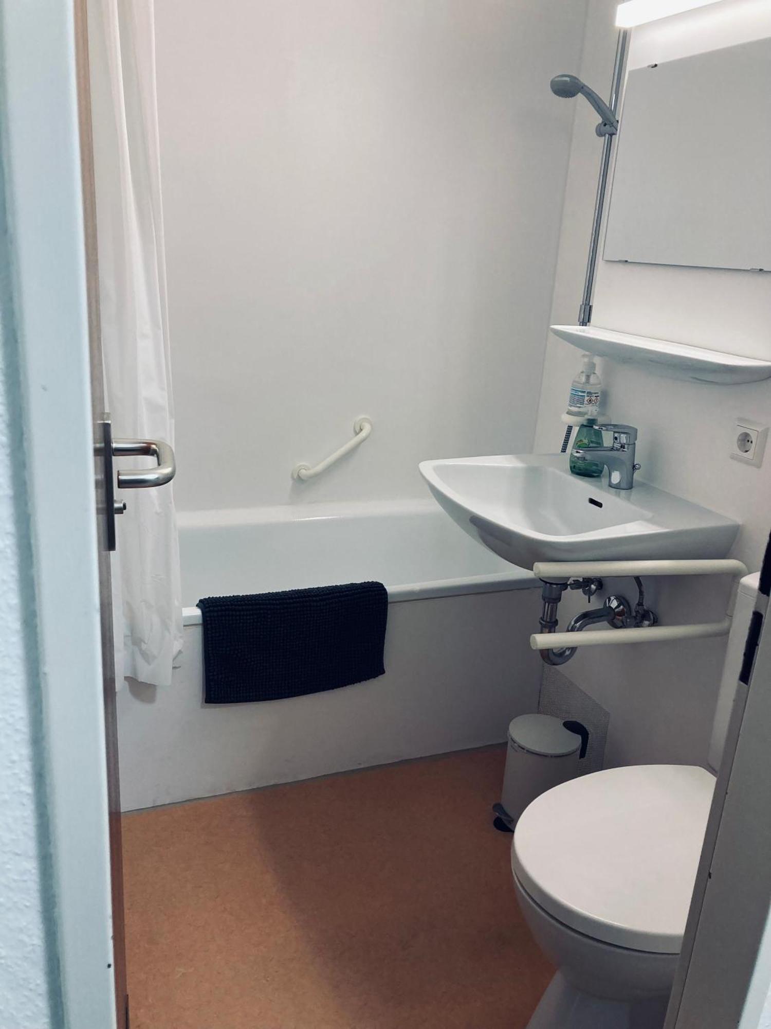 Free Apartment - Ermstal 巴特乌拉赫 外观 照片